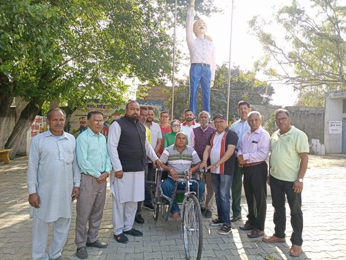 Shaheed Bhagat Singh Charitable Trust Garhshankar today presented a tricycle to a disabled person at the memorial of Shaheed-e-Ajam S. Bhagat Singh.